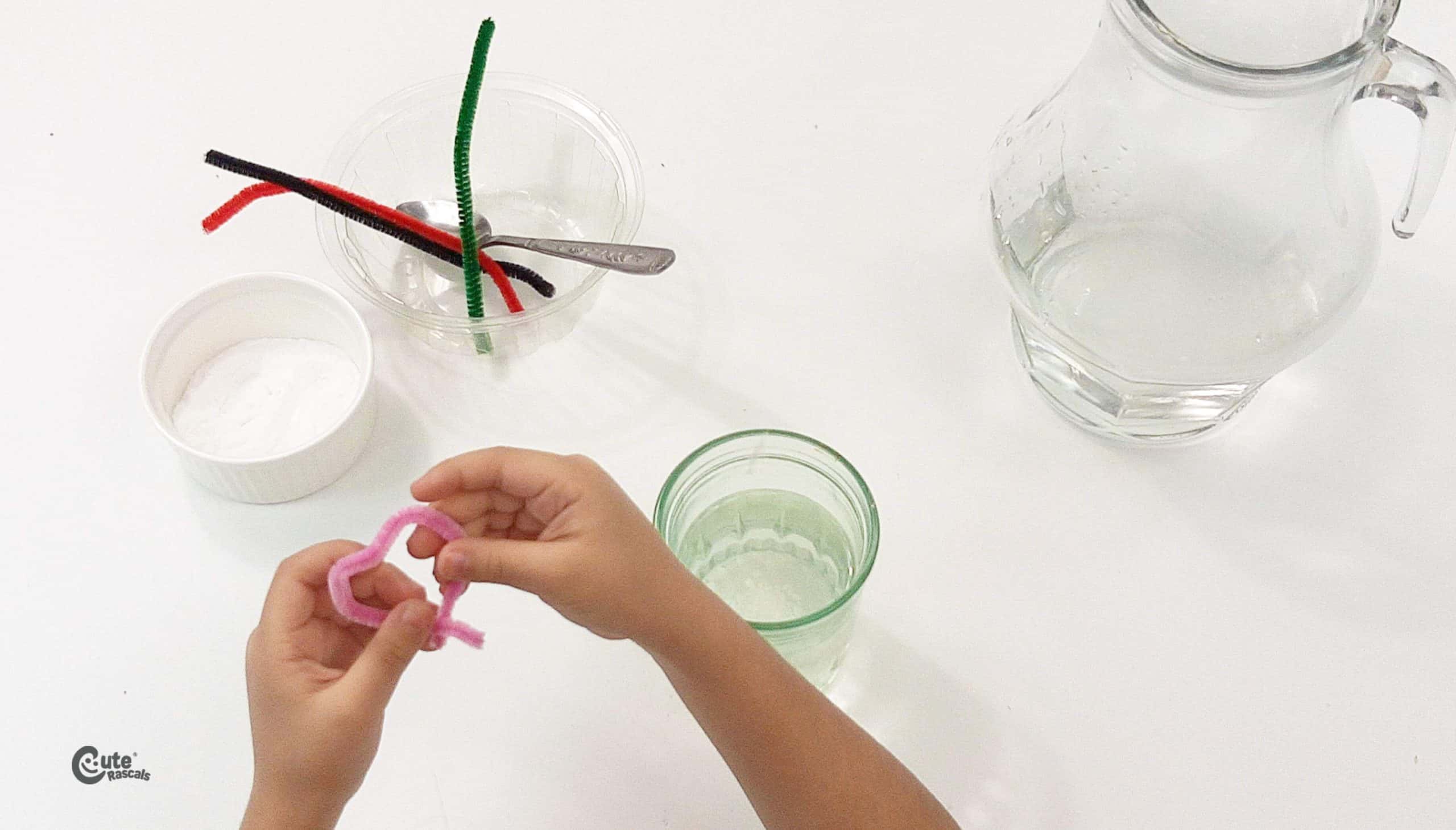 Make a chain of hearts with the pipe-cleaners